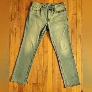 Old Navy Straight Built-In Tough/Flex Jeans 31x32